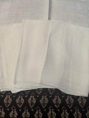 White Linen Dinner Napkins - Set of 4